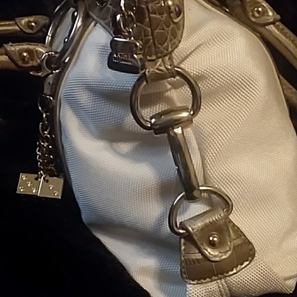 KVZeeland Handbag & Bling - Picture 2 of 8